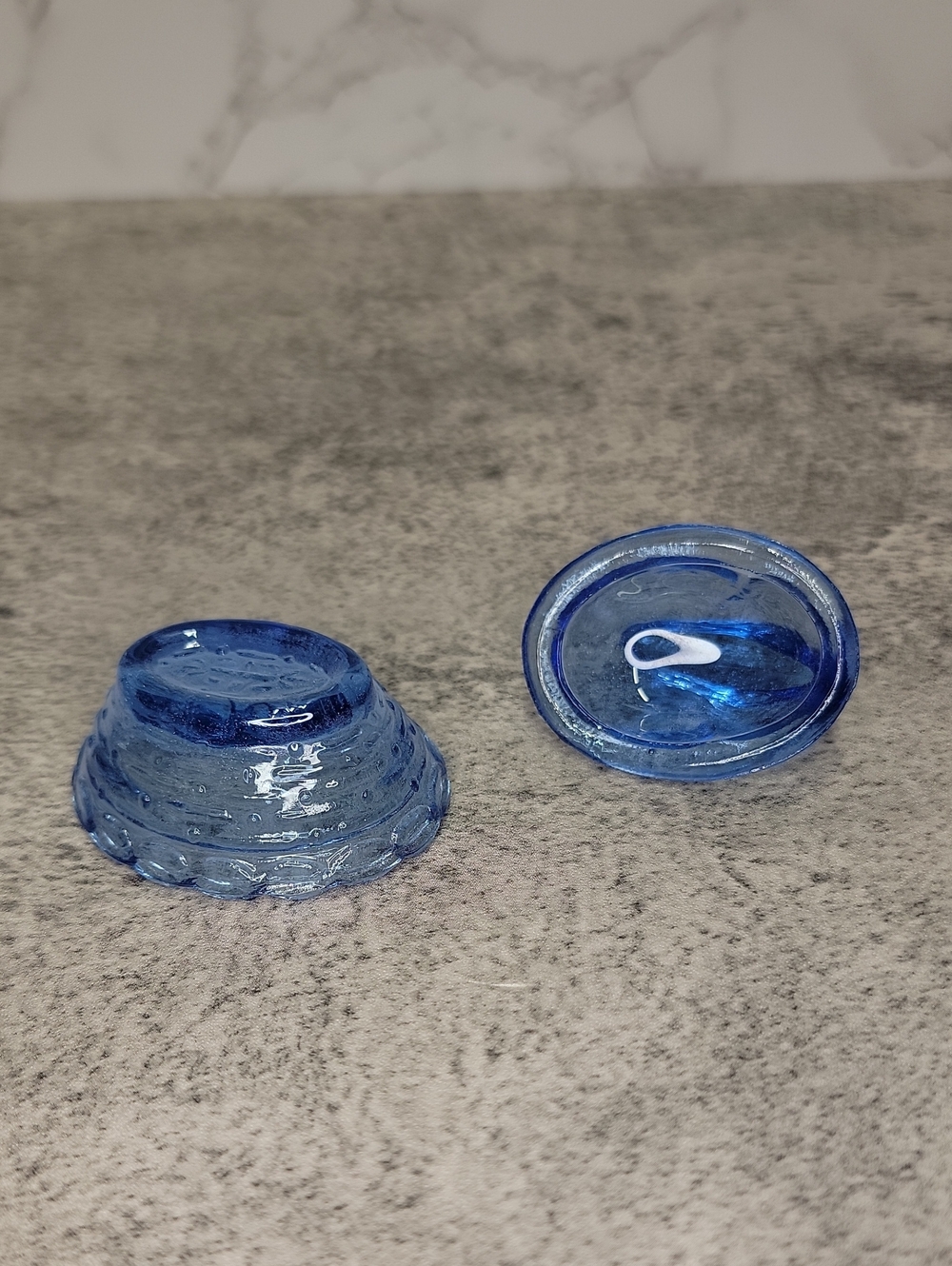 Mini Mania Blue Glass Bunny Rabbit on a nest salt cellar - Picture 4 of 8